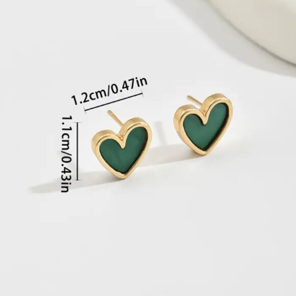 💚 Gold heart stud style earrings - Various colours - Picture 3 of 4